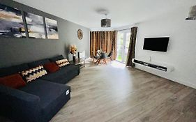 Luxury Apartments - Wallis Square, Farnborough